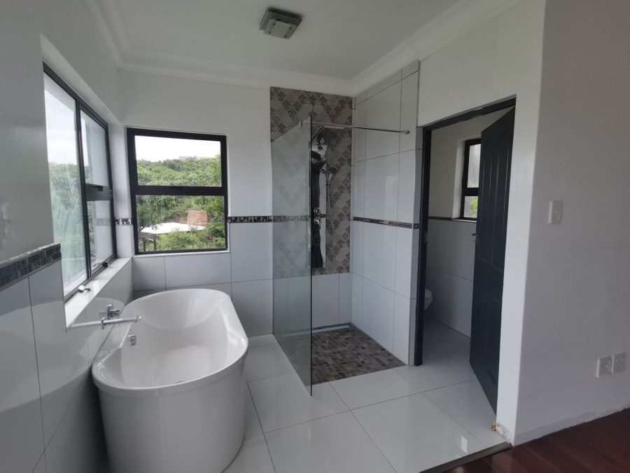 3 Bedroom Property for Sale in Cove Rock Eastern Cape